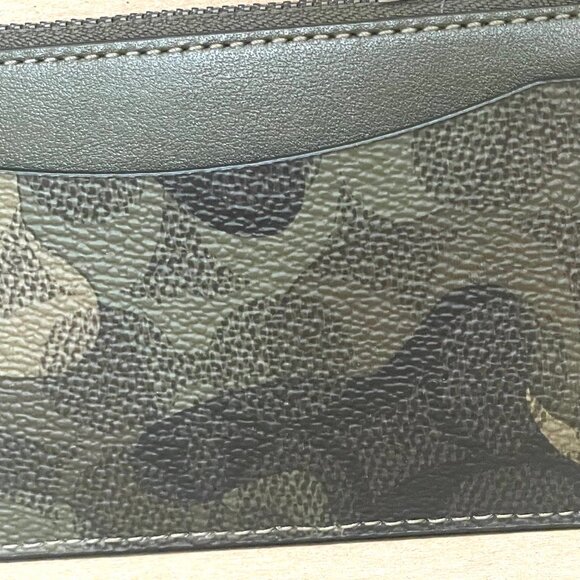 Coach CZ010 Zip Card Case Green Camo Leather Expandable Wallet D-Ring Clip - Picture 5 of 5